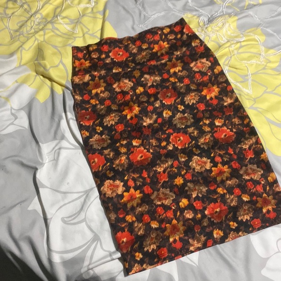 LuLaRoe Dresses & Skirts - Lularoe pencil skirt